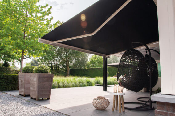 VZR groep - verano_sfeerafbeelding_zonnescherm_v360_sttropez_001